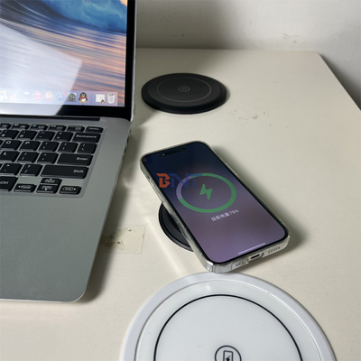 Mobiliário de escritório carregador sem fio QI redondo com tomada de energia UE e usb a + c para estação de carregamento de sofá-cafe