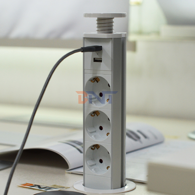 IP44 6cm Cor branca tomada de energia da torre vertical da cozinha com carga USB