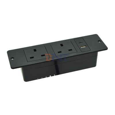 Soquete de alimentação AC padrão do Reino Unido Soquete de parede de móveis de plástico com 2 tomadas 1 USB e 1 porta de tipo C 16A de corrente nominal