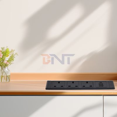 3UK Outlets Desktop Soquetes de alimentação multifuncionais com Soquete Elétrico 3AC e Soquetes de Carregamento 2*USB A+1*USB C
