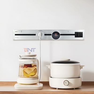 Soquete de trilho de energia de estilo moderno montado na parede Soquete de CA removível de saída múltipla conveniente para normas universais do Reino Unido