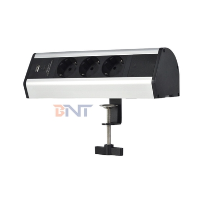Desenho de clip adesivo 3 EU AC Outlets USB A + C Fast Charge Desktop Clamp Socket Power Strip