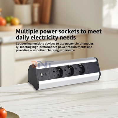Desenho de clip adesivo 3 EU AC Outlets USB A + C Fast Charge Desktop Clamp Socket Power Strip