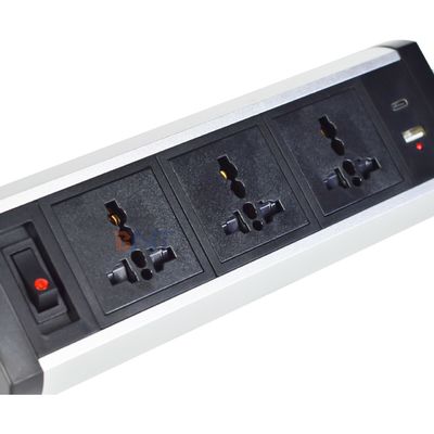 Desenho de clip adesivo Soquete de mesa de grampo 3 tomadas de corrente AC USB A + C Soquete de escritório de grampo Power Strip